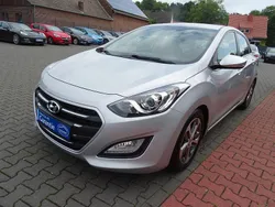Silber Gebraucht 2016 Hyundai i30 Limousine | 12.980 € (Fairer Preis)