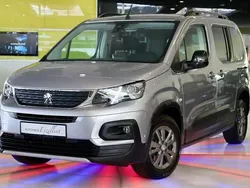 Grau Gebraucht 2023 Peugeot Rifter Allure Van / Kleinbus | 23.950 € (Etwas zu teuer)