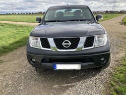 Grau Gebraucht 2007 Nissan Navara Abholung | 9.900 € (Fairer Preis)