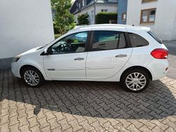 Weiß Gebraucht 2009 Renault Clio III Dynamique Limousine | 2.200 € (Guter Preis)