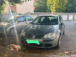 Grau Gebraucht 2005 VW Golf V Limousine | 2.200 € (Fairer Preis)