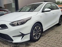 Weiß Neu 2025 Kia Ceed Limousine | 20.700 € (Guter Preis)