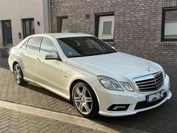 Weiß Gebraucht 2011 Mercedes E200 AMG Limousine | 6.450 € (Superpreis)