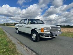 Weiß Gebraucht 1982 Mercedes 240 Limousine | 10.900 €