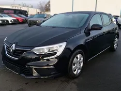 Schwarz Gebraucht 2017 Renault Mégane IV Play Limousine | 12.490 € (Etwas zu teuer)