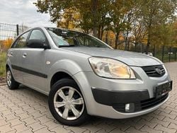 Silber Gebraucht 2007 Kia Rio Limousine | 2.790 € (Fairer Preis)