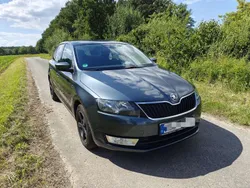 Grau Gebraucht 2015 Skoda Rapid Ambition Kombi | 9.500 € (Fairer Preis)