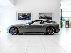 Grau Gebraucht 2017 Ferrari GTC4Lusso Limousine | 222.500 € (Etwas zu teuer)