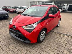 Rot Gebraucht 2021 Toyota Aygo X-play Kleinwagen | 7.995 € (Fairer Preis)
