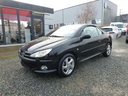 Schwarz Gebraucht 2002 Peugeot 206 CC Platinum Cabrio | 2.950 € (Teuer)