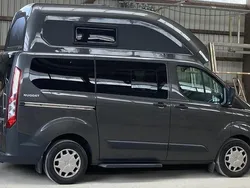 Grau Gebraucht 2018 Ford Tourneo Nugget Van / Kleinbus | 44.500 €