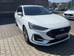 Weiß Gebraucht 2022 Ford Focus ST-Line Limousine | 21.990 € (Fairer Preis)