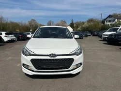 Weiß Gebraucht 2017 Hyundai i20 Style Limousine | 9.390 € (Guter Preis)
