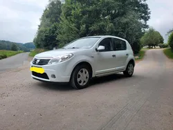 Weiß Gebraucht 2009 Dacia Sandero Kleinwagen | 1.500 €