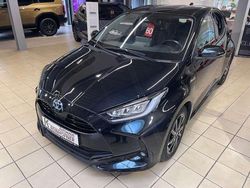 Mysticschwarz mica met. Gebraucht 2021 Toyota Yaris Hybrid Team Limousine | 17.950 € (Fairer Preis)