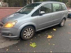 Grau Gebraucht 2006 Opel Zafira Van / Kleinbus | 2.000 € (Fairer Preis)