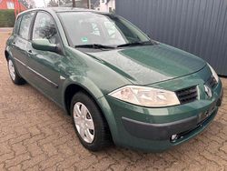 Grün Gebraucht 2004 Renault Mégane II Limousine | 2.400 €