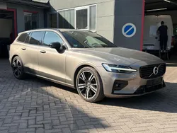 Pebble grey / metallic Gebraucht 2020 Volvo V60 R-Design Kombi | 25.750 € (Guter Preis)