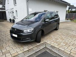 Grau Gebraucht 2015 VW Sharan Highline Van / Kleinbus | 16.998 € (Fairer Preis)