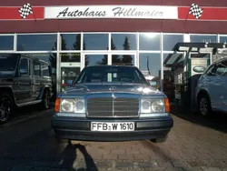 Blau Gebraucht 1993 Mercedes E220 Limousine | 11.999 €