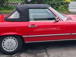 Rot Gebraucht 1987 Mercedes SL300 Cabrio | 38.500 €