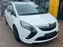 Weiß Gebraucht 2016 Opel Zafira Tourer Van / Kleinbus | 10.980 € (Fairer Preis)