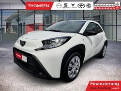 Schnee weiß Gebraucht 2024 Toyota Aygo X-play Kleinwagen | 16.985 € (Fairer Preis)
