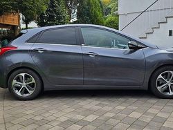 Grau Gebraucht 2016 Hyundai i30 Passion Limousine | 8.500 € (Fairer Preis)