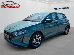 Grün Neu 2024 Hyundai i20 Trend Limousine | 20.900 € (Fairer Preis)