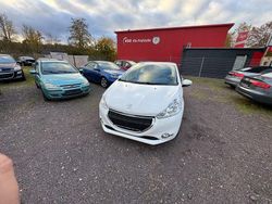 Weiß Gebraucht 2014 Peugeot 208 Kleinwagen | 5.450 € (Fairer Preis)