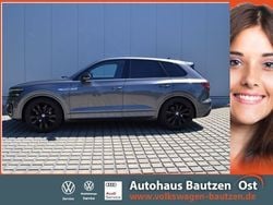 Silber (siliziumgrau metallic) Gebraucht 2019 VW Touareg Elegance SUV | 46.790 € (Fairer Preis)
