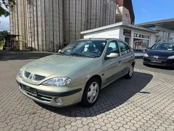 Grün Gebraucht 2000 Renault Mégane Limousine | 1.790 € (Fairer Preis)