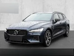 Blau Gebraucht 2022 Volvo V60 Plus Kombi | 40.449 € (Teuer)