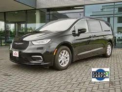 Glossy black Gebraucht 2022 Chrysler Pacifica Touring SUV | 49.990 € (Teuer)