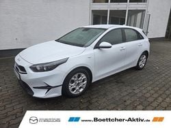 Weiss Gebraucht 2022 Kia Ceed Kleinwagen | 14.888 € (Guter Preis)