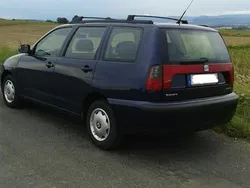 Blau metallic Gebraucht 2002 Seat Cordoba Kombi | 2.400 €