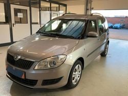 Gelb Gebraucht 2014 Skoda Roomster Plus Edition Van / Kleinbus | 3.210 € (Superpreis)
