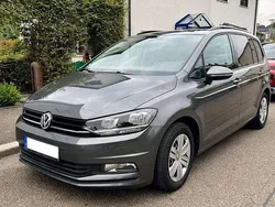 Grau Gebraucht 2017 VW Touran Trendline Van / Kleinbus | 15.200 € (Fairer Preis)