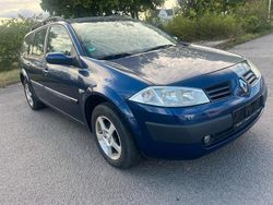 Blau Gebraucht 2006 Renault Mégane GrandTour Kombi | 2.150 € (Etwas zu teuer)