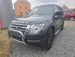Grau Gebraucht 2017 Mitsubishi Pajero Diamant Edition SUV | 34.990 € (Etwas zu teuer)