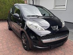 Schwarz Gebraucht 2011 Peugeot 107 Urban Move Kleinwagen | 2.850 € (Etwas zu teuer)