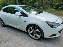 Weiß Gebraucht 2012 Opel Astra GTC Active Coupé | 4.200 € (Guter Preis)