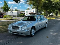 Silber Gebraucht 2001 Mercedes E220 Limousine | 4.250 €