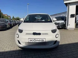 Weiß Gebraucht 2023 Fiat 500e Kleinwagen | 23.999 € (Etwas zu teuer)