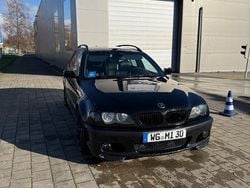 Schwarz Gebraucht 2004 BMW 330 Kombi | 3.650 € (Fairer Preis)
