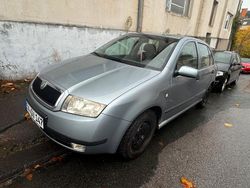 Grau Gebraucht 2004 Skoda Fabia Kleinwagen | 1.000 €