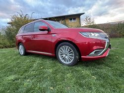 Rot Gebraucht 2020 Mitsubishi Outlander P-HEV Top SUV | 20.000 € (Guter Preis)