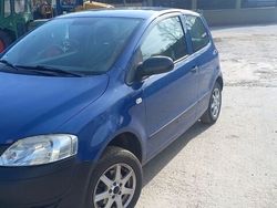 Blau Gebraucht 2009 VW Fox Basis Kleinwagen | 1.680 € (Fairer Preis)