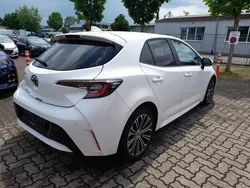 Super white super white Gebraucht 2021 Toyota Corolla Team Limousine | 19.543 € (Fairer Preis)