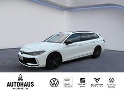 Oryxweiß perlmutteffekt Gebraucht 2024 VW Passat R-line Kombi | 43.940 € (Guter Preis)